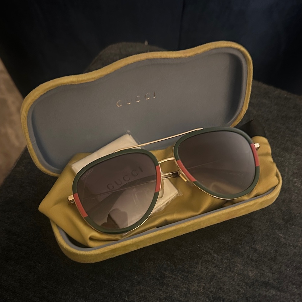 Gucci Men's Black and Gold Sunglasses - Picture 5 of 5